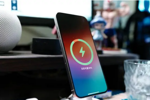 互助苹果15换屏服务分享用什么充电器给iPhone15充电更好 
